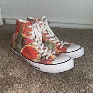 WOMENS 11 PINEAPPLE GRAPEFRUIT CONVERSE (LIKE NEW)